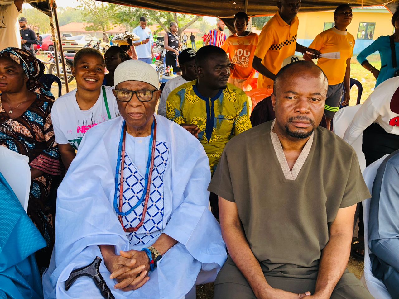 The Otaru of Igarra left, flanked by the council chairman Hon Tajudeen Alade Suleman Esq