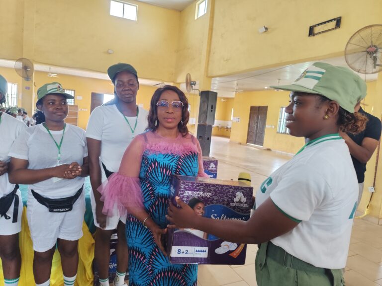 corps member donates sanitary pads