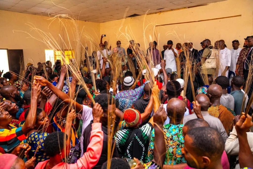 APC Gains Momentum in Edo as Opposition Members Defect En Masse